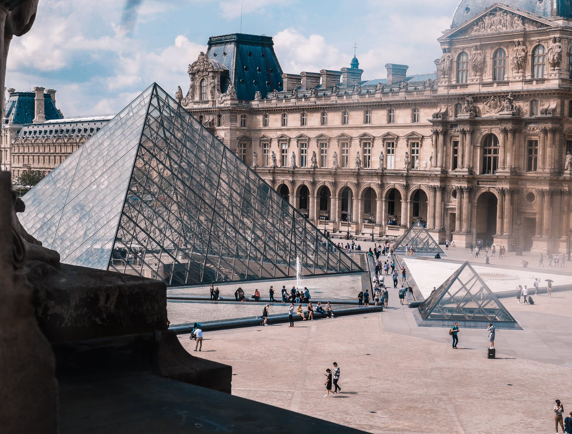 Pyramides du Louvre, Paris